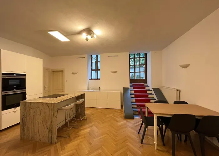 Close To Karlsplatz, Shared Apartment, No Private Bathroom *
