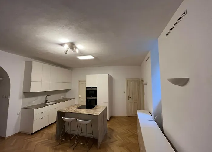 Close To Karlsplatz, Shared Apartment, No Private Bathroom Habitación en casa particular Viena